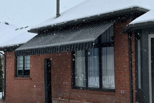 بررسی و تعمیر سایبان قبل از شروع سرما