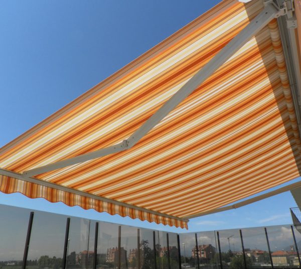 سایبان متحرک بازویی