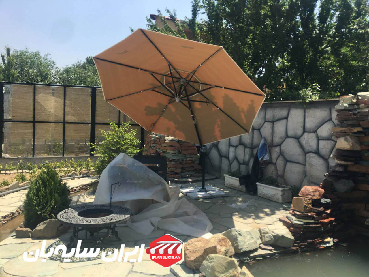 سایبان پایه کنار آقای هاشمی