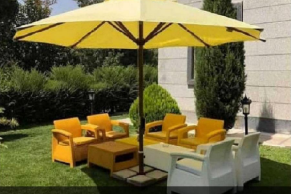 نمونه یک سایه بان چتری هشت ضلعی پایه وسط به رنگ زرد